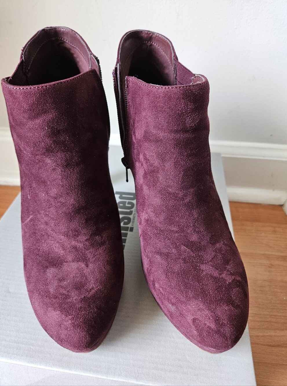 Kenneth Cole Unlisted Burgundy Booties Size 7.5